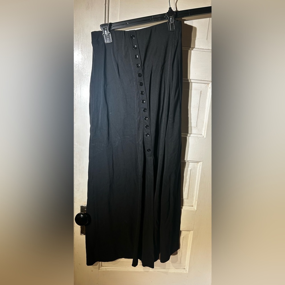Briggs New York Black Buttoned Midi Skirt